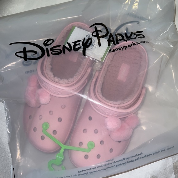 (M9/W11) UNISEX DISNEY Minnie Holiday Fuzzy Pon Pon CROCS - Picture 16 of 16